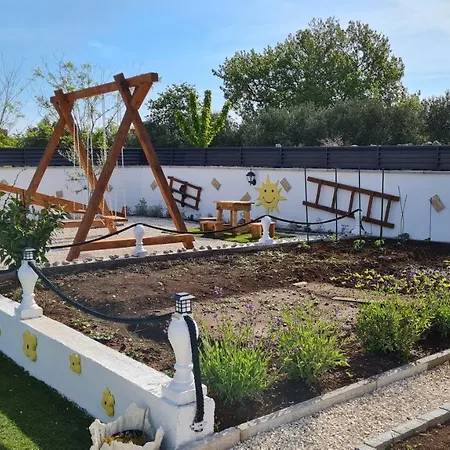 Nagi Βίλα Debeljak